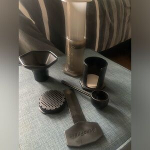 AeroPress Coffee Maker Set - Black